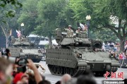 全国事业美国纪念陆军成立250周年阅兵仪式在华盛顿举行